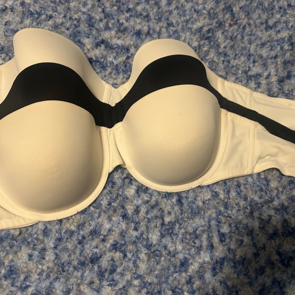 Set of SEVEN bras 38 C strapless, and regular - Picture 3 of 5